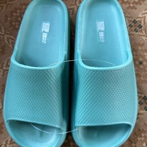 Green cushion slide 32 degrees cool, lightweight, shower friendly, easy clean